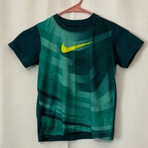 Nike Size 7 Kids Teal Tee